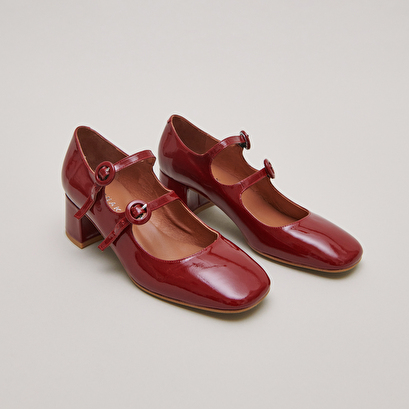 Babies with double straps and rounded toes in carmine red patent | DELOU
