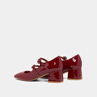 Babies with double straps and rounded toes in carmine red patent | DELOU
