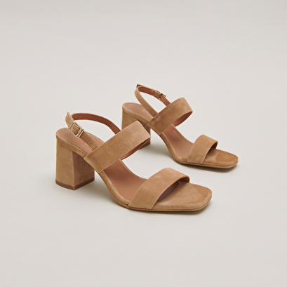 Heeled sandals in camel velvet | vico