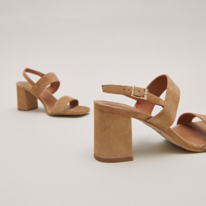 Heeled sandals in camel velvet | vico