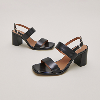 Heeled sandals in black leather | valmont