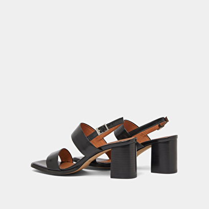 Heeled sandals in black leather | valmont