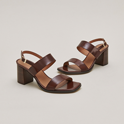 Heeled sandals in cognac glazed leather | valmont