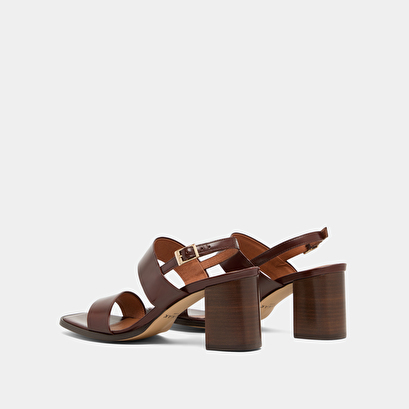 Heeled sandals in cognac glazed leather | valmont