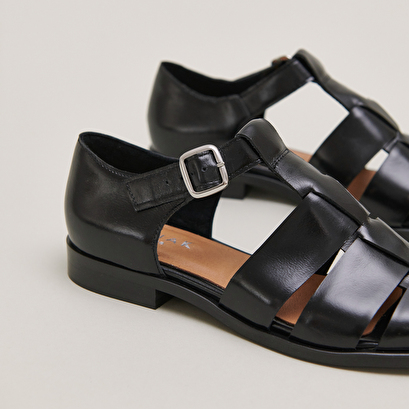 Sandals in black leather | agosta