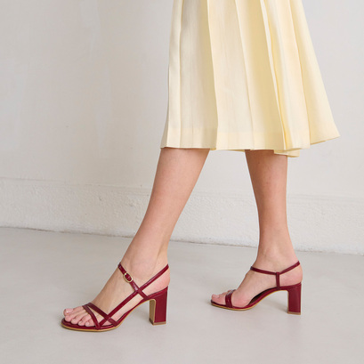 Heeled sandals with straps in burgundy shiny leather | VICOMTE