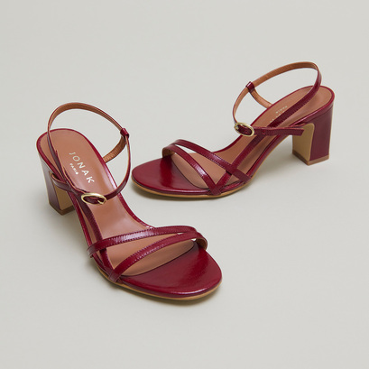 Heeled sandals with straps in burgundy shiny leather | VICOMTE