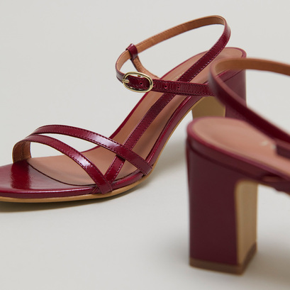 Heeled sandals with straps in burgundy shiny leather | VICOMTE