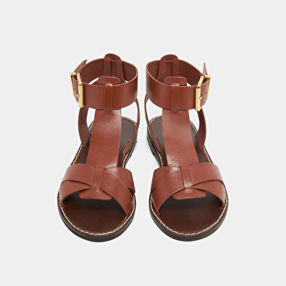 Buckle and strap sandals in cognac leather | whisper