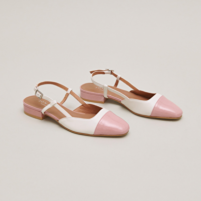 Open back ballet flats in ecru leather and pink pleated patent | DHAPOU