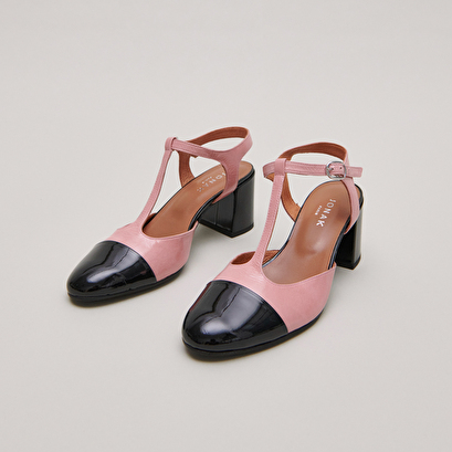 Heeled t-bar in pink pleated patent and black patent | DHAPS