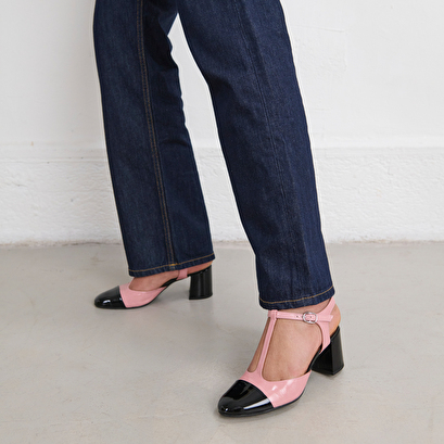 Heeled t-bar in pink pleated patent and black patent | DHAPS