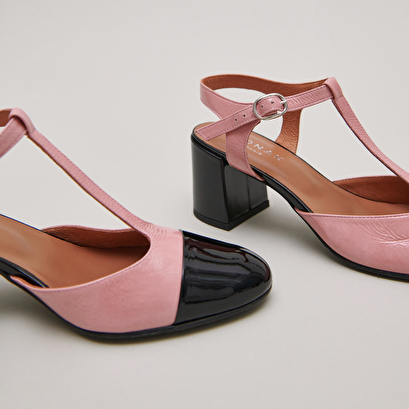 Heeled t-bar in pink pleated patent and black patent | DHAPS
