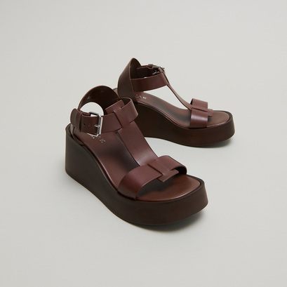 Wedge sandals with adjustable buckles in dark brown leather | estelle