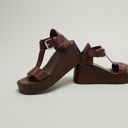 Wedge sandals with adjustable buckles in dark brown leather | estelle