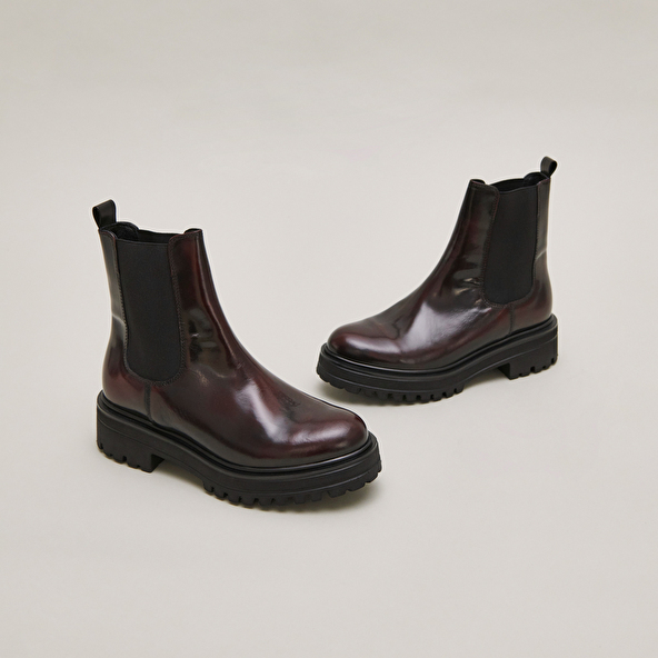 Boots à semelles crantées et élastiques in burgundy patinated leather | AMANDINE