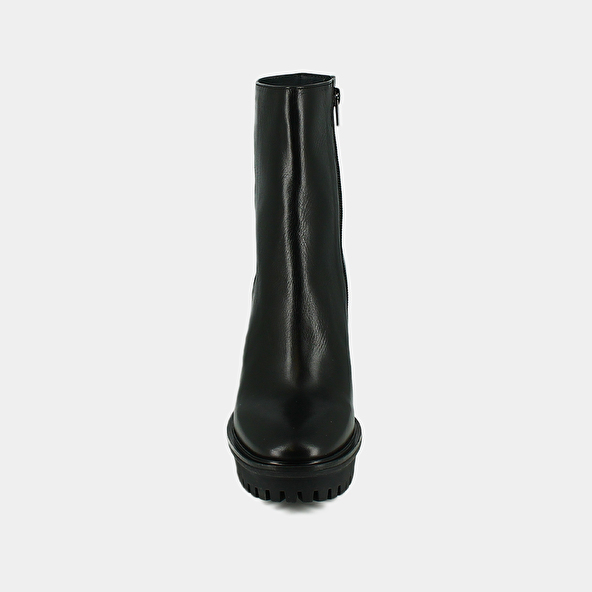 Ankle boots with heels and notched soles in black leather | DONATIEN
