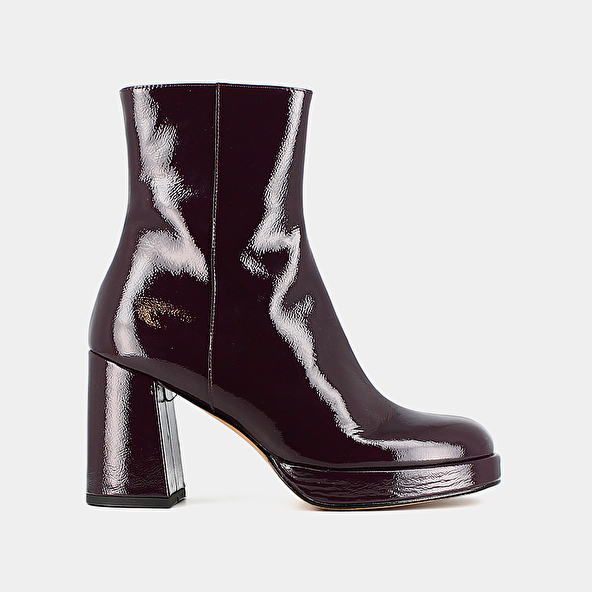 Heeled lowboots in dark purple patent | VORIS