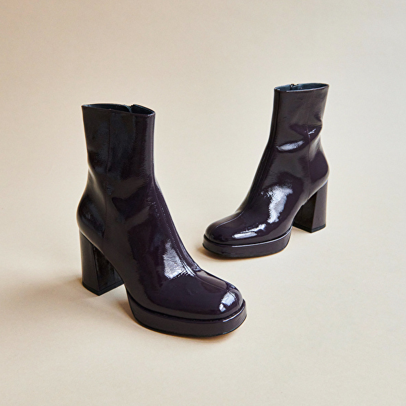 Heeled lowboots in dark purple patent | VORIS