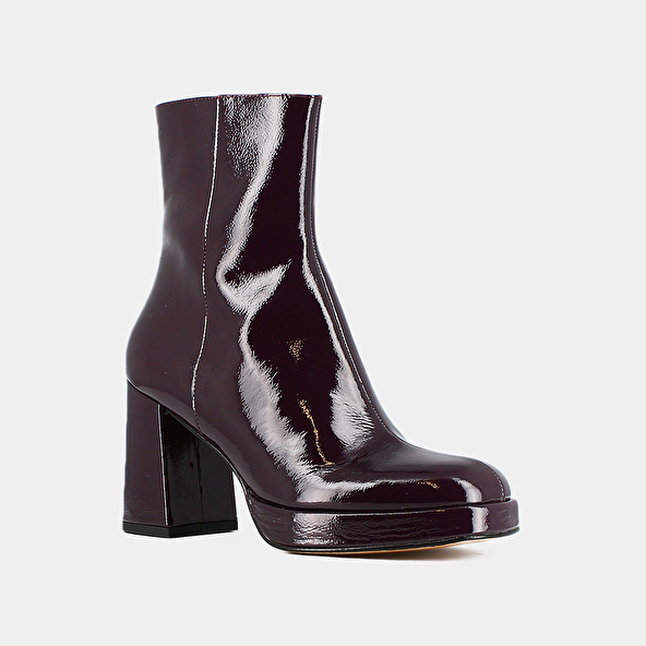 Heeled lowboots in dark purple patent | VORIS