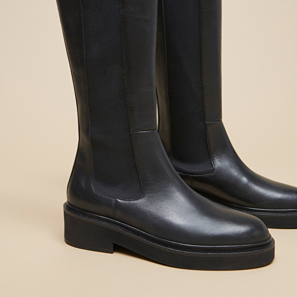 Boots with elastics in black leather | DOLMEN