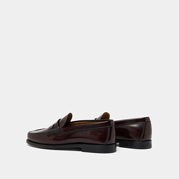 Round-toed loafers in burgundy patinated leather | ODELYA
