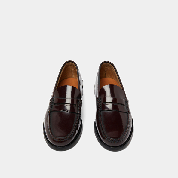 Round-toed loafers in burgundy glazed leather | ODELYA