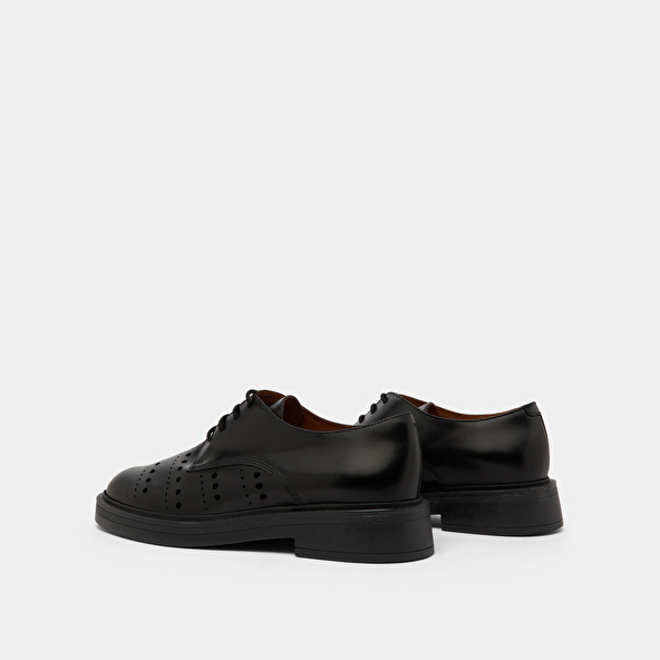 Pierced derbies in glazed black leather | AMARANTE
