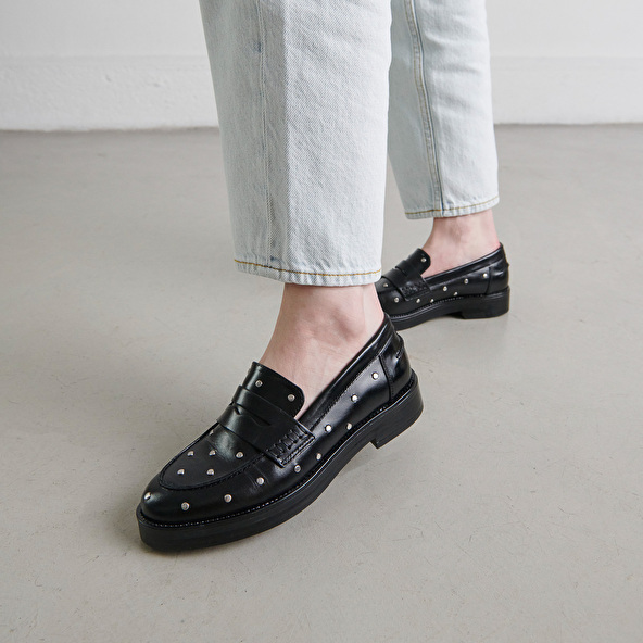 Loafers with silver details in black leather | MIRNOU
