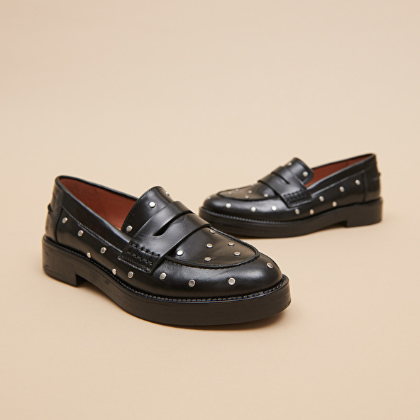 Loafers with silver details in black leather | MIRNOU