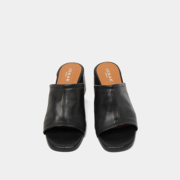 Mules with heels and open toes in black leather | BUTTERFLY