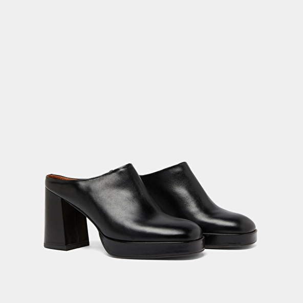 Heeled mules in black leather | VOLCAN
