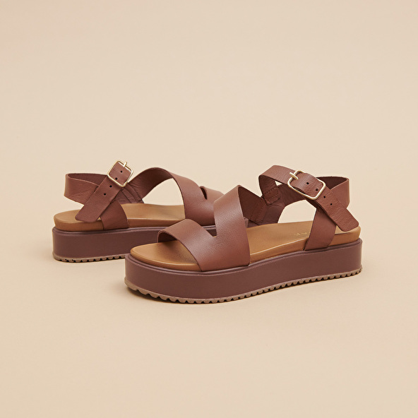 Platform sandals with straps in brown leather | ISAURE