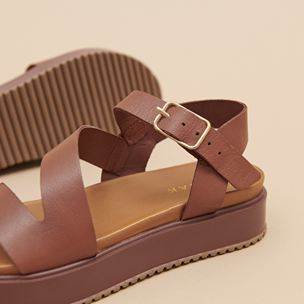 Platform sandals with straps in brown leather | ISAURE