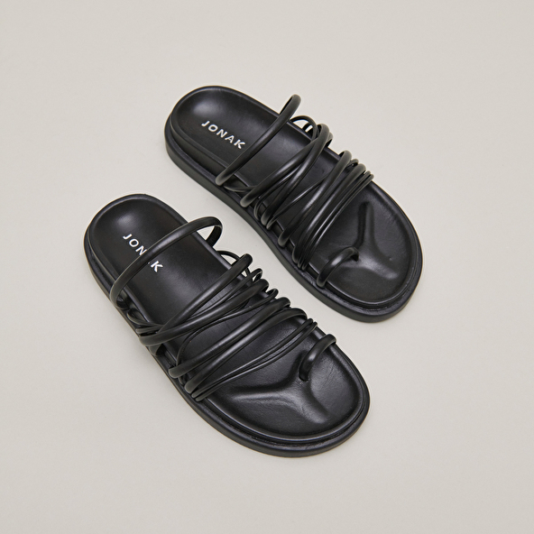 Multi-strap sandals in black leather | WALKMAN