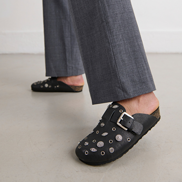 Mules with silver details in black grained leather | WASILA