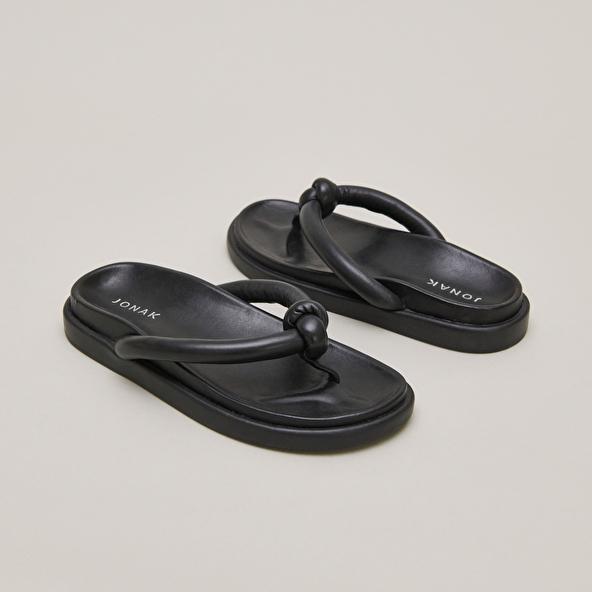 Mules with straps in black leather | WOODLAND