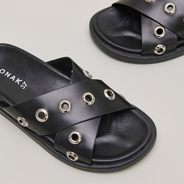 Open-toe mules with silver details in black leather | WYOMING