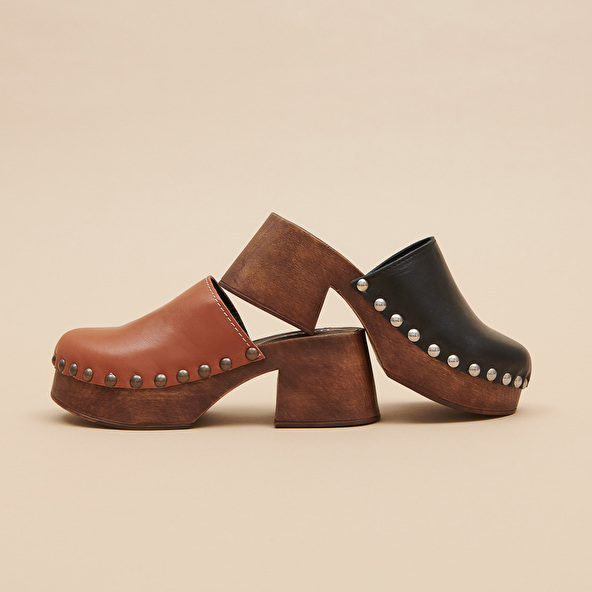 Platform mules in cognac leather | ELLIOT