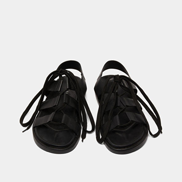 Sandals with multiple straps and laces in black leather | WELLINGTON