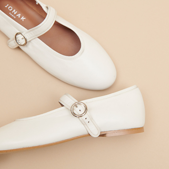 Ballet flats with straps and adjustable buckles in ecru leather | DEESSE