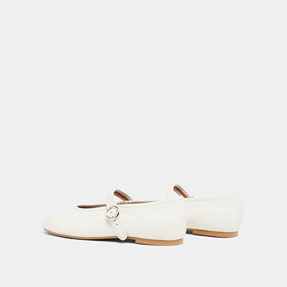 Ballet flats with straps and adjustable buckles in ecru leather | DEESSE