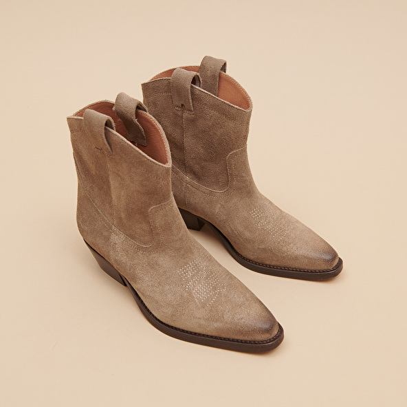Lowboots with bevelled heels in taupe suede | DONATE