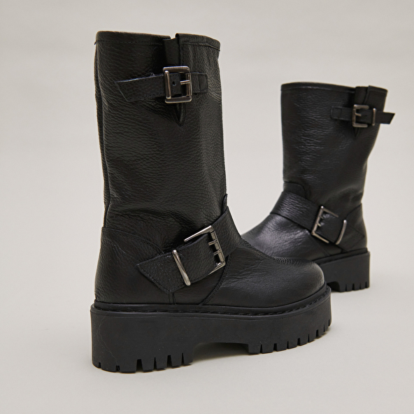 Bottes avec boucles in black grained leather | RICCARDO