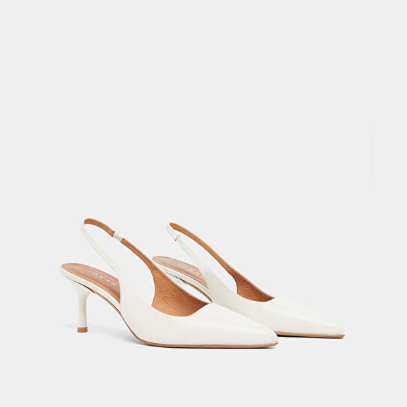 Pointed-toe pumps in ecru leather | DIAMANTINE