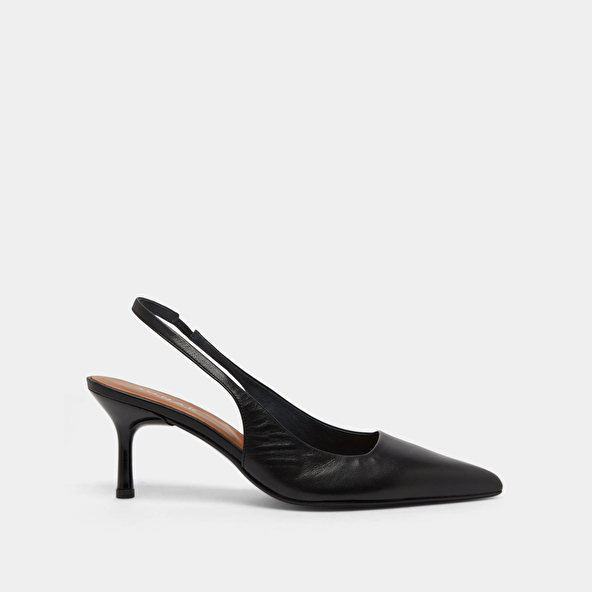 Pointed-toe pumps in black leather | DIAMANTINE