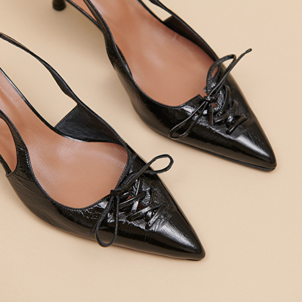 Pumps with open backs in shiny black leather | DOLENE