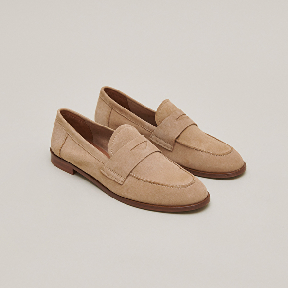 Round-toed loafers in camel velvet | THELMA