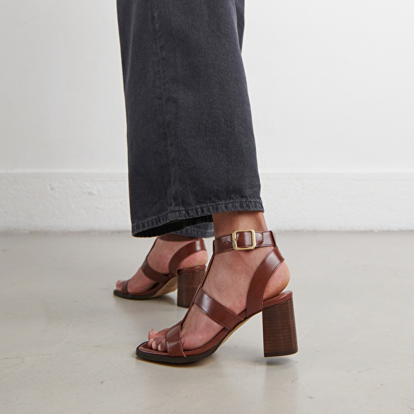 Heeled sandals in brown leather | VILMA