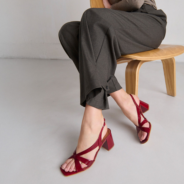 Heeled sandals in carmine red leather shiny leather | VANITY